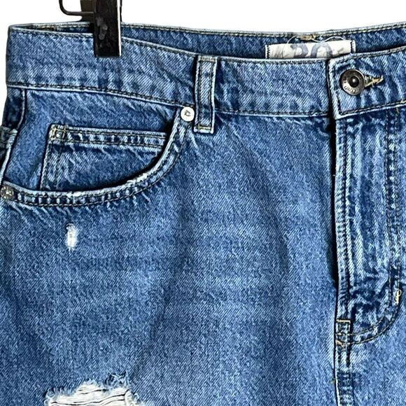 We The Free People Sz 30 Hallie Denim Mini Skirt Distressed Raw Hem 100% Cotton - Picture 3 of 10